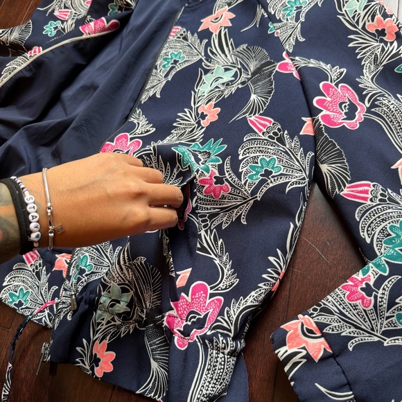 Banana Republic Bird Print Drapey Women’s Bomber Jacket in navy Size Medium - Picture 5 of 7